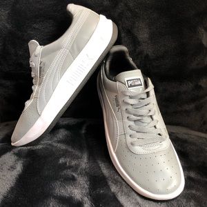 NWOT - Puma Leather Sneakers - Size 10